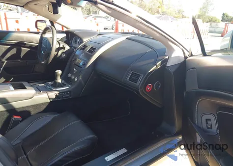 2008 Aston Martin V8 Vantage z USA, uszkodzony, nr VIN SCFBB04B78GD09017